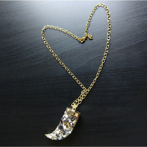 Claw Horn Tusk Necklace gold engraved detail rhinestone sparkle 20" chain - Picture 3 of 10